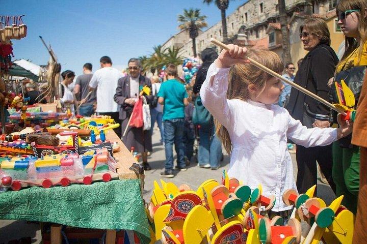 Tour a piedi della storia con un residente locale: 10:00