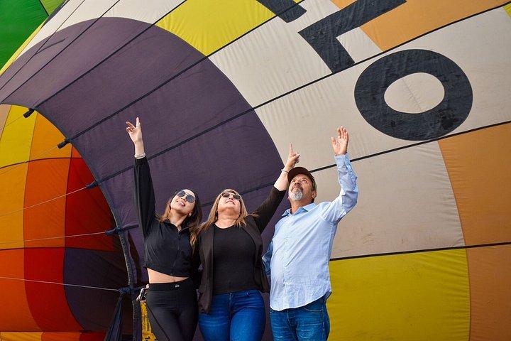 Hot Air Balloon Flight & Cave Breakfast in Teotihuacán