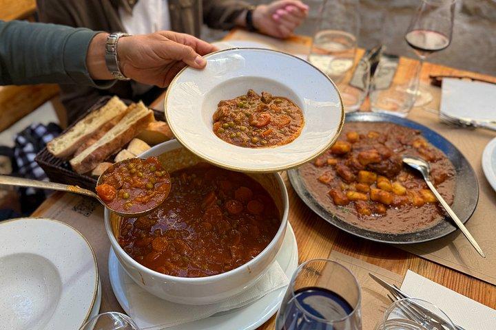 9つの料理と地元ワインで旧市街を堪能するスプリット本格料理ツアー