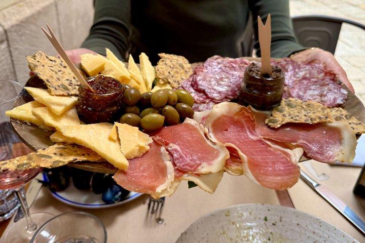 Split Old Town Authentic Food Tour com 9 pratos e vinhos locais