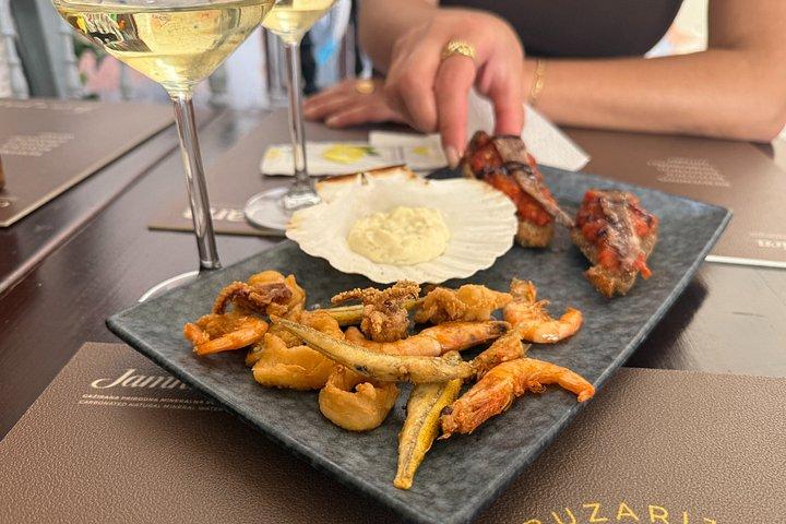 9つの料理と地元ワインで旧市街を堪能するスプリット本格料理ツアー