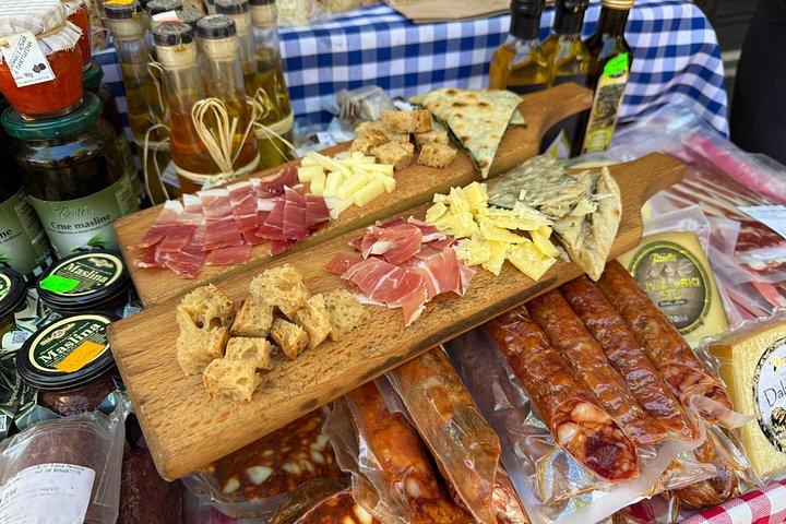 9つの料理と地元ワインで旧市街を堪能するスプリット本格料理ツアー