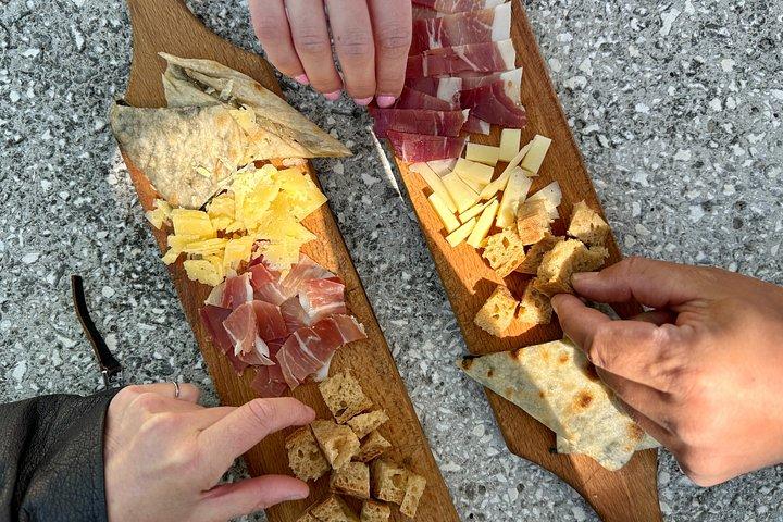 9つの料理と地元ワインで旧市街を堪能するスプリット本格料理ツアー