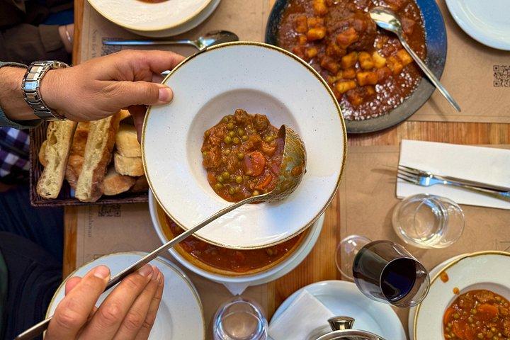 9つの料理と地元ワインで旧市街を堪能するスプリット本格料理ツアー