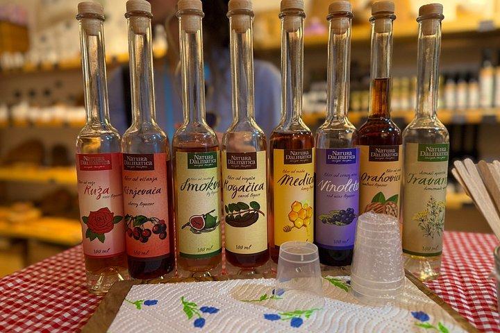 9つの料理と地元ワインで旧市街を堪能するスプリット本格料理ツアー