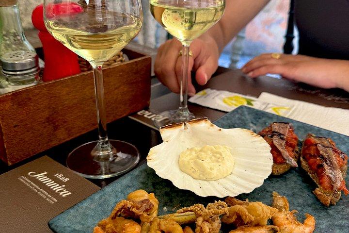 9つの料理と地元ワインで旧市街を堪能するスプリット本格料理ツアー