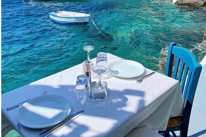 Private Santorini Inselrundfahrt mit Mittagessen oder Abendessen in der Ammoudi Bucht