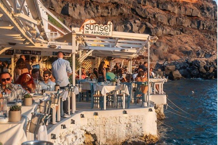 Tour privado a la isla Santorini con almuerzo o cena en la bahía de Ammoudi