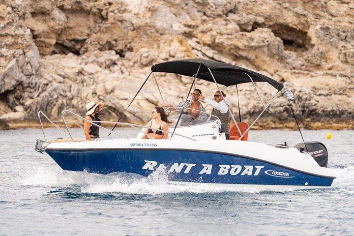 カリテア・アンソニー・クインとトラガノウ洞窟へのプライベートクルーズ