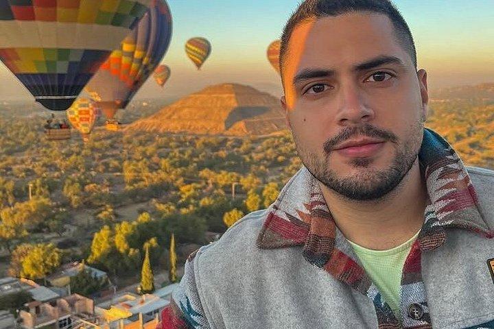 Hot Air Balloon Flight & Cave Breakfast in Teotihuacán