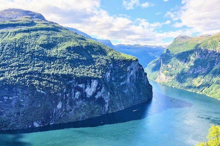 2-dages privat tur fra Oslo: Trollstigen & Geirangerfjord Cruise
