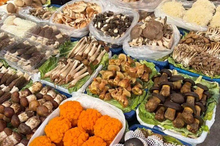昆明地方生活大関伝心市場食と文化ツアー