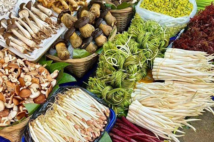 昆明地方生活大関伝心市場食と文化ツアー