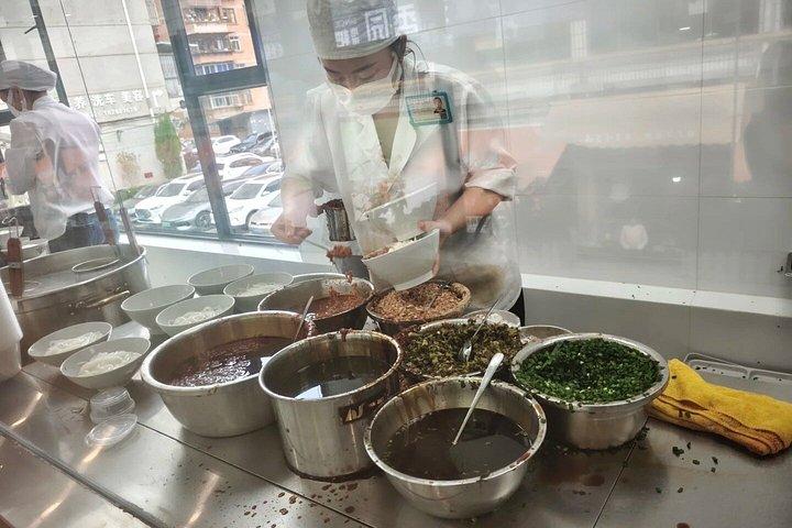 昆明地方生活大関伝心市場食と文化ツアー