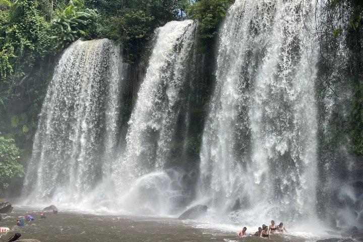 クーレンマウンテンの滝と水上村へのプライベートツアー