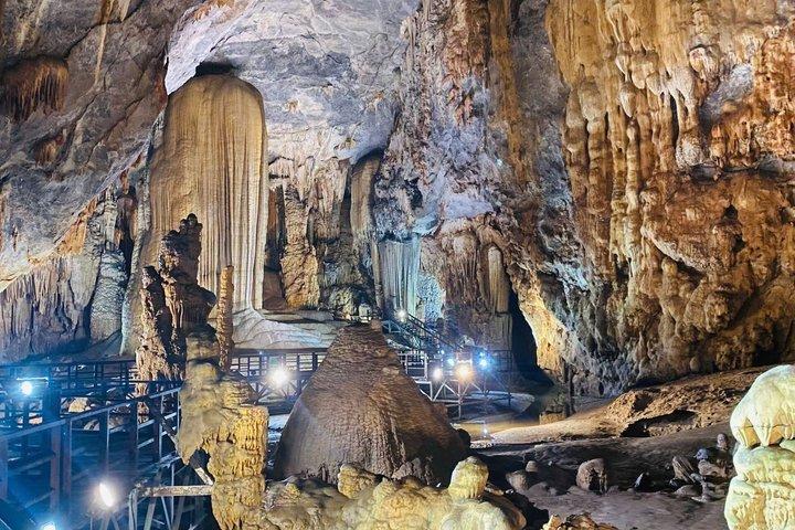 ドンホイ市からパラダイスフォンニャ洞窟