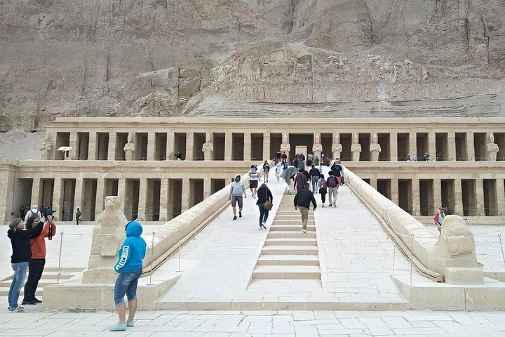 ルクソール西岸ツアーキングスクイーンズとハブ寺院
