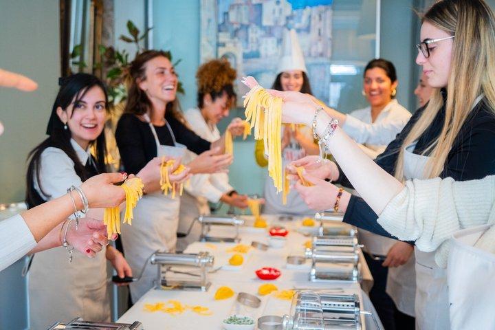 Lecce Ravioli Fettuccine Tiramisu Klasse mit feinem Wein
