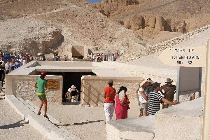 フルガダからルクソールと王家の谷へのプライベート日帰り旅行