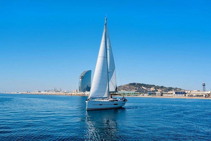 Small Group Luxury Sailing Barcelona (max 9 - 10 pax)