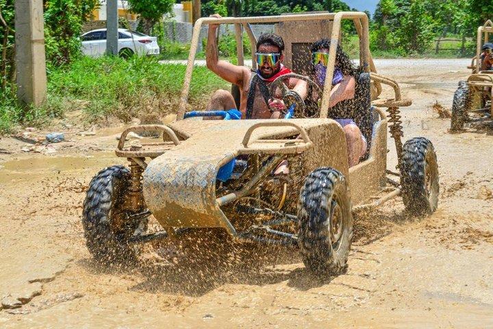 バギーアドベンチャープンタカナマカオビーチ水上洞窟とオフロード