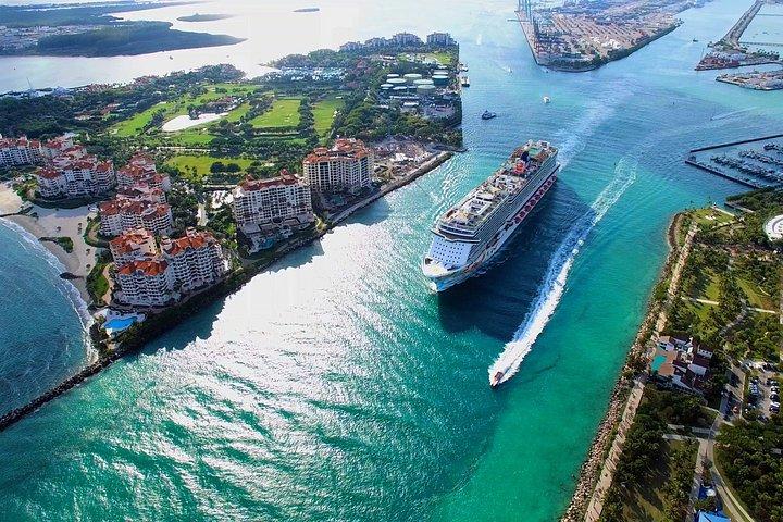 Romantic Miami Helicopter Tour with Champagne