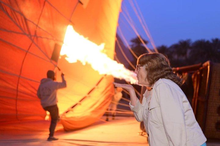 ハルガダ発プライベートルクソール日帰り旅行（熱気球付き）