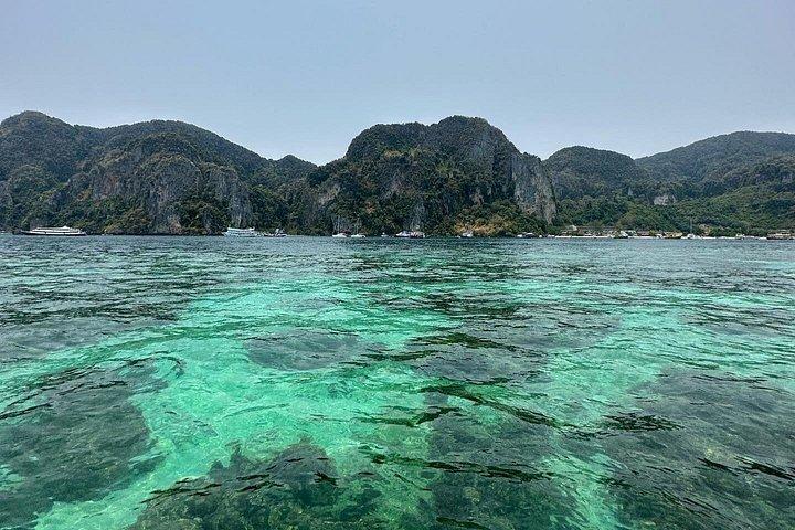 クラビ発ピピ島＆バンブー島1日カタマランツアー