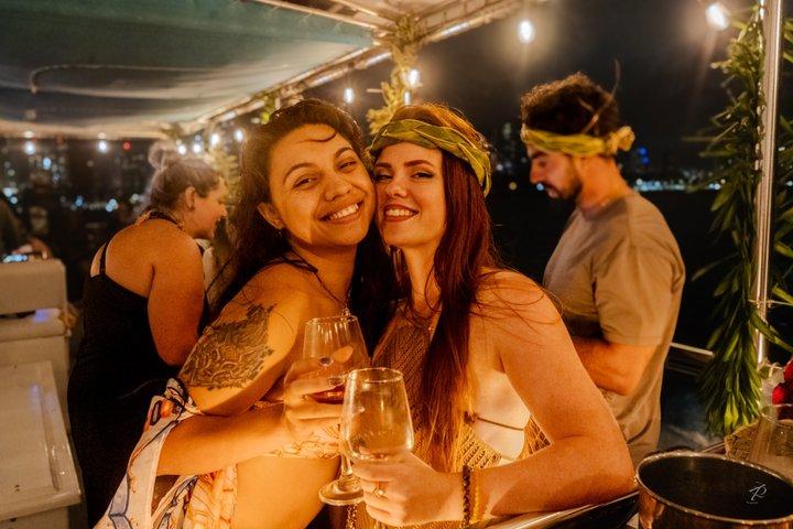 Twilight Wine Tasting by Sea and Sunset Cruise in Honolulu