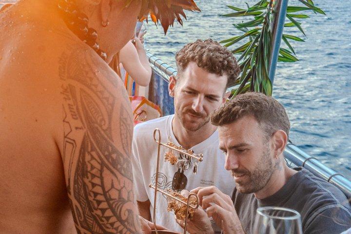 Twilight Wine Tasting by Sea and Sunset Cruise in Honolulu