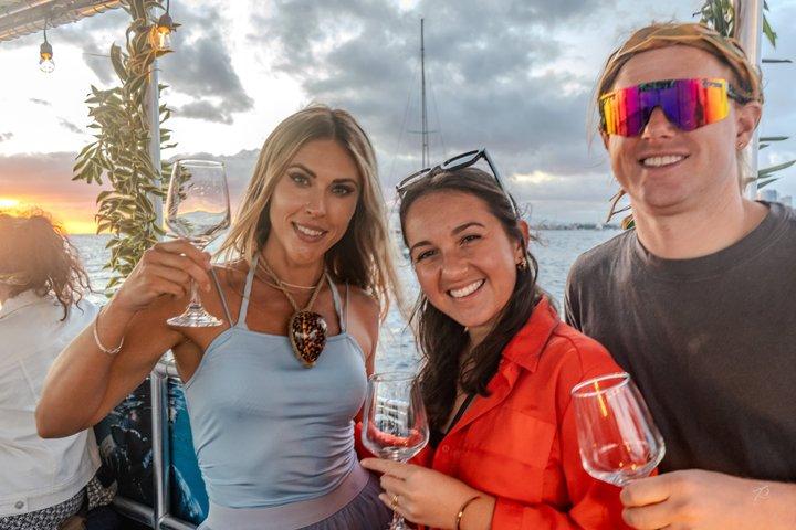 Twilight Wine Tasting by Sea and Sunset Cruise in Honolulu