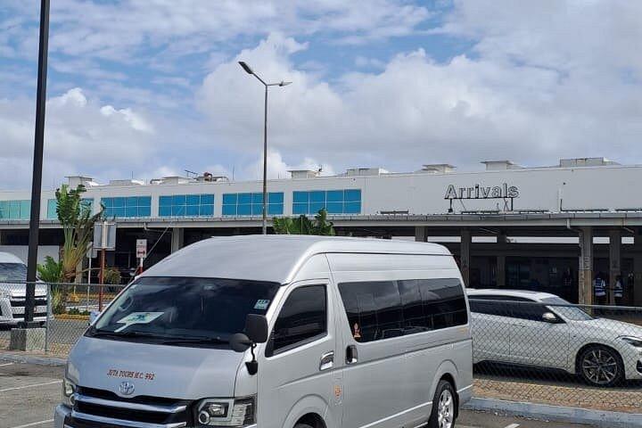 プライベート送迎：サングスター国際空港からリウ・オチョ・リオス