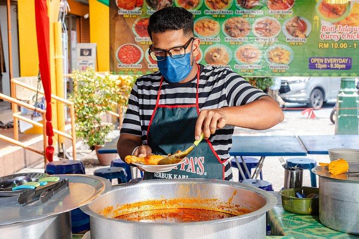 15 種類以上の試食付きペナン プレート フード ツアー