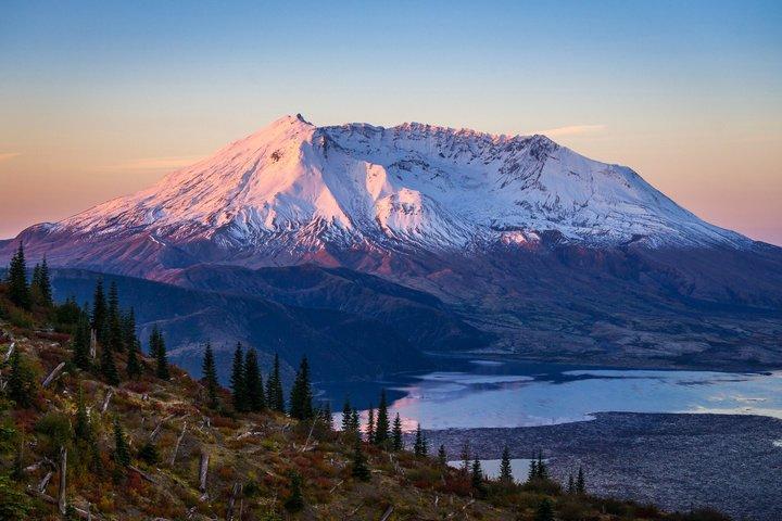 From Seattle: Mount St. Helens and Mount Rainier Shared Tour