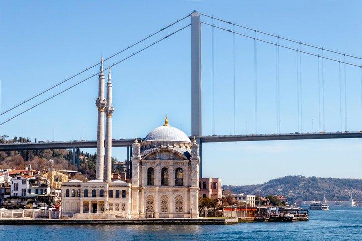 イスタンブールボスポラスクルーズ（朝食、ランチ、サンセットオプション付き）