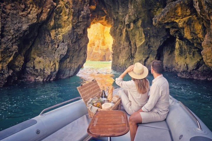 Tour de barco privado de 2 horas até Ponta da Piedade