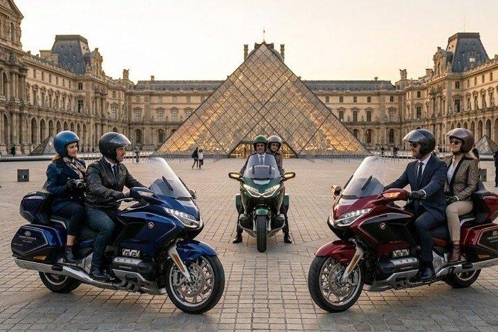 Paris by Night Private 2Hour Honda Gold Wing Tour de Motocicleta