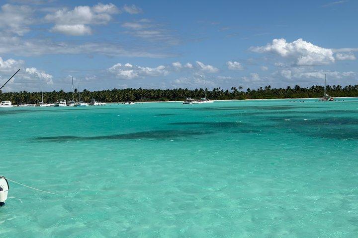 サオナ島カタマランでのランチとプンタカナからの送迎