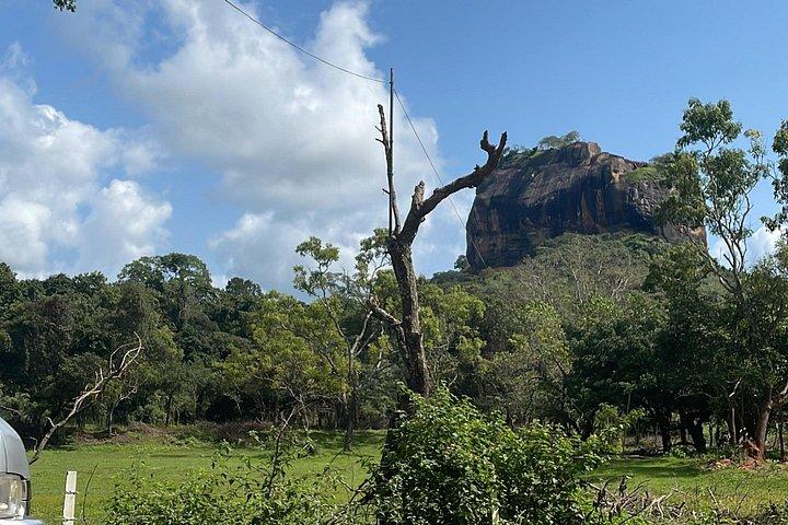 Sigiriya til Kandy Sightseeing Stop