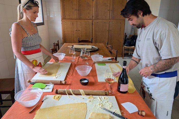 サンジミニャーノ：ワインと絶景ランチ付きパスタ料理教室