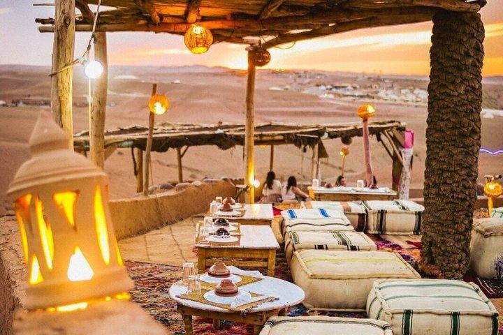 Agafay Desert Camel Rid, Sunset Dinner & Fire Show de Marrakech