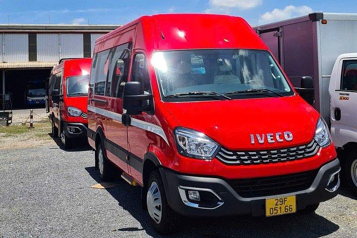16人乗り車でハノイ市内へ空港送迎