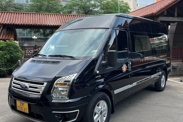 16人乗り車でハノイ市内へ空港送迎