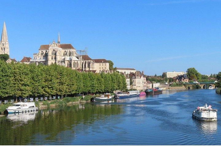 Private transfer Paris Normandy Bayeux Omaha Beach or Caen