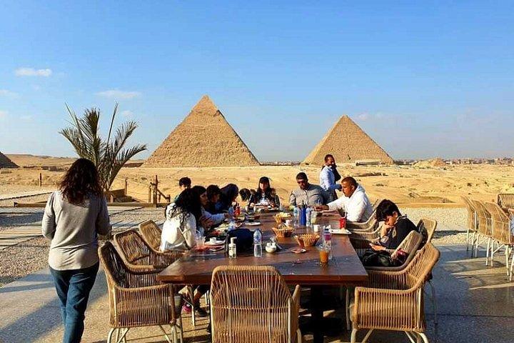 9ラウンジレスタウラ＆スフィンクスでの朝食またはランチ付きギザのピラミッド
