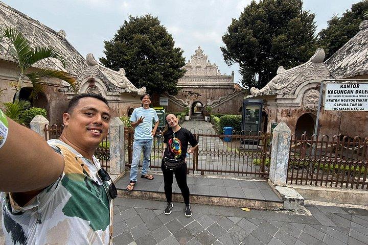 Private Car & Driver in Yogyakarta – Flexible, Customized Tours