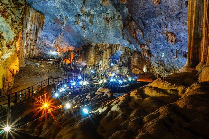 Tour de aventura guiado por la cueva de Phong Nha y la cueva del paraíso