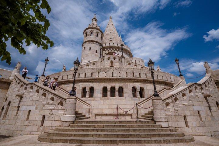 Buda Castle Walking Tour: Fisherman’s Bastion & Matthias Church