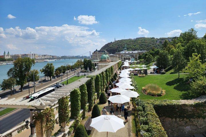 Buda Castle Walking Tour: Fisherman’s Bastion & Matthias Church