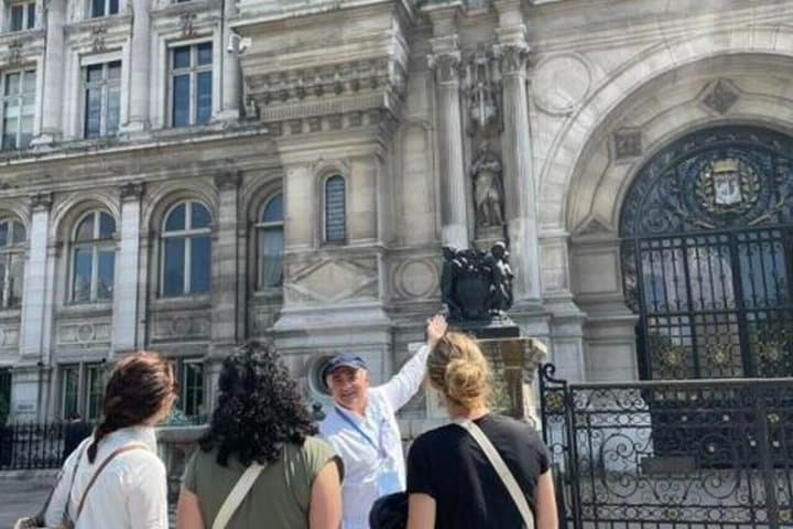 Paris French Revolution Walking Tour with Augmented Reality